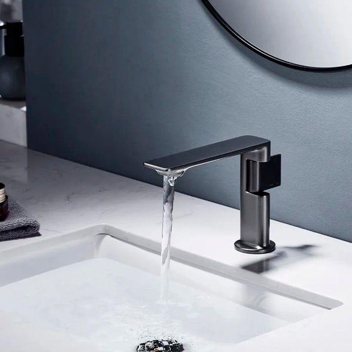 Metro Thin Bathroom Faucet - Single Hole - 5" Brass/Matt Black