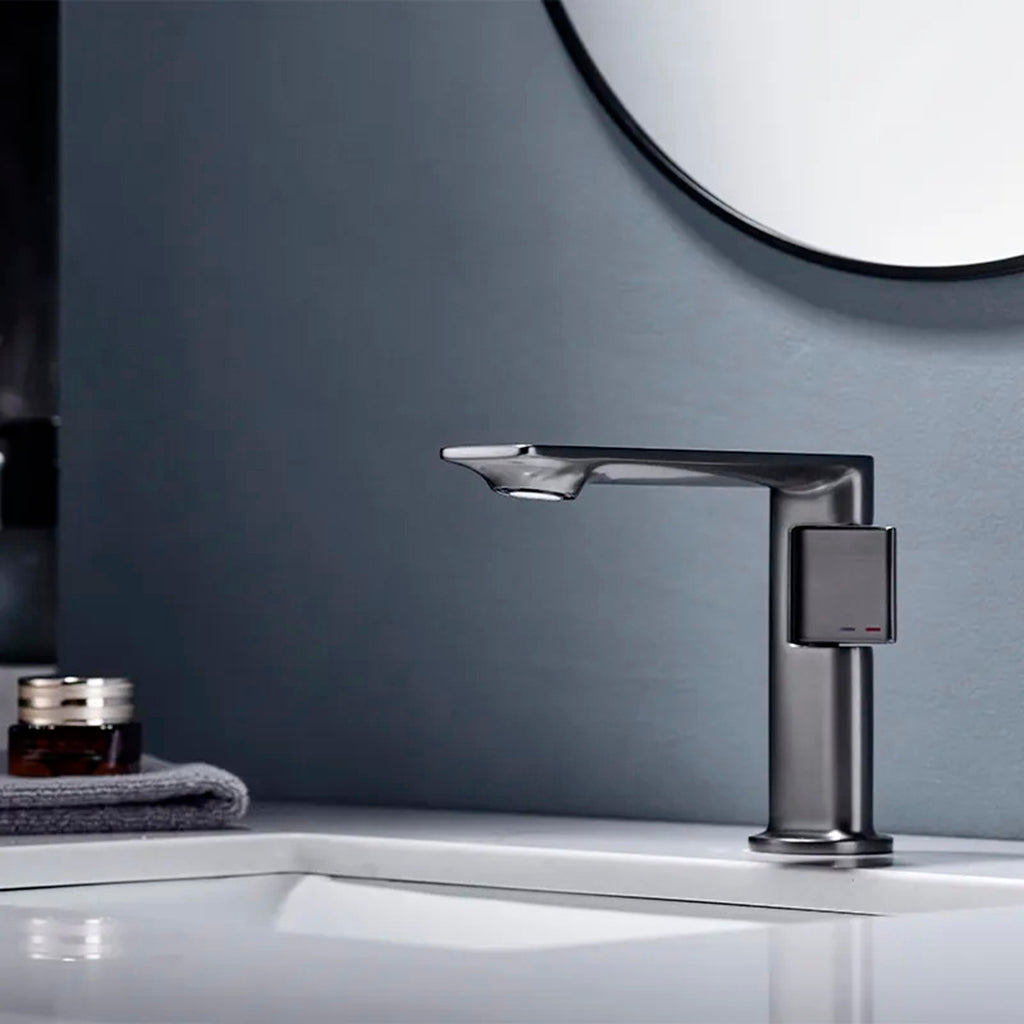 Metro Thin Bathroom Faucet - Single Hole - 5" Brass/Matt Black