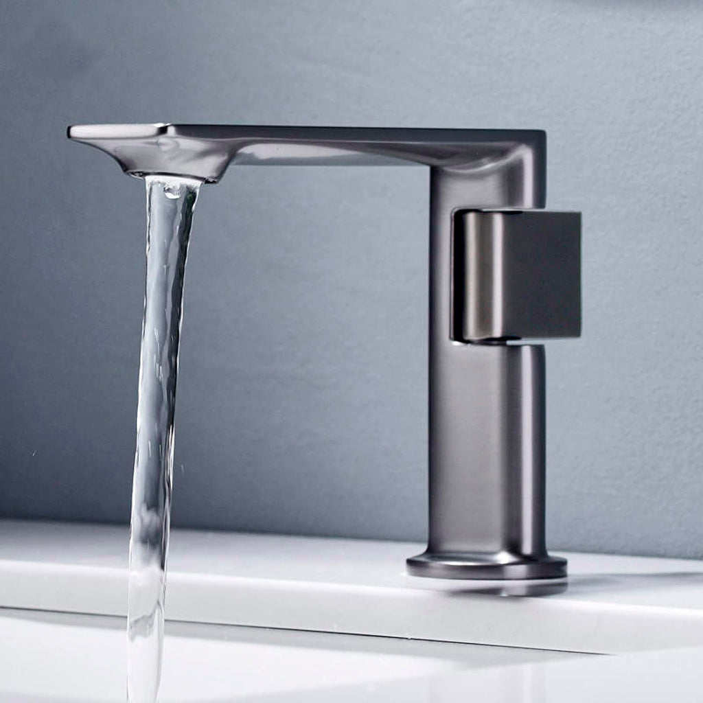 Metro Thin Bathroom Faucet - Single Hole - 5" Brass/Matt Black