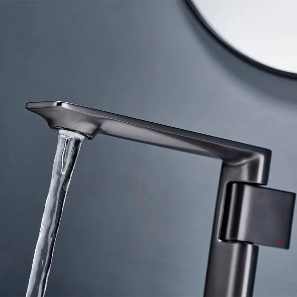 Metro Thin Bathroom Faucet - Single Hole - 5" Brass/Matt Black