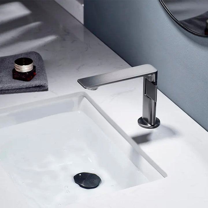 Metro Thin Bathroom Faucet - Single Hole - 5" Brass/Matt Black